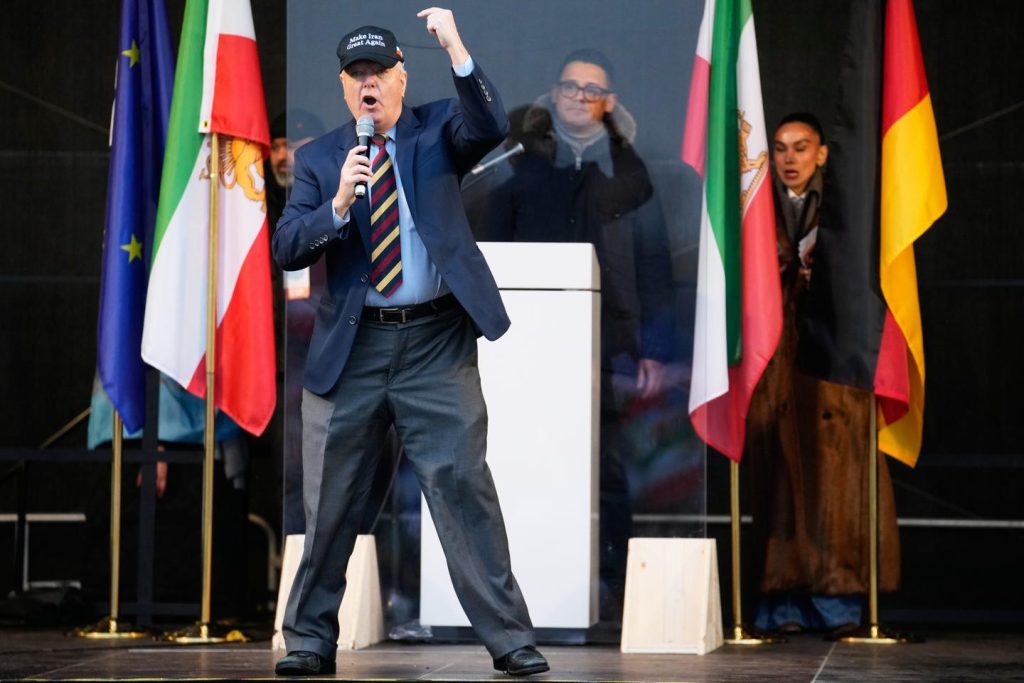 النشوة الهشة التي يشعر بها “الصقور” الأميركيون، والتي نشطت من جديد بعد الهجوم على إيران