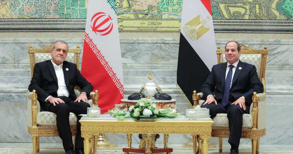 في محاولة لوقف الحرب.. مصدر دبلوماسي يرجح “الوساطة المصرية”