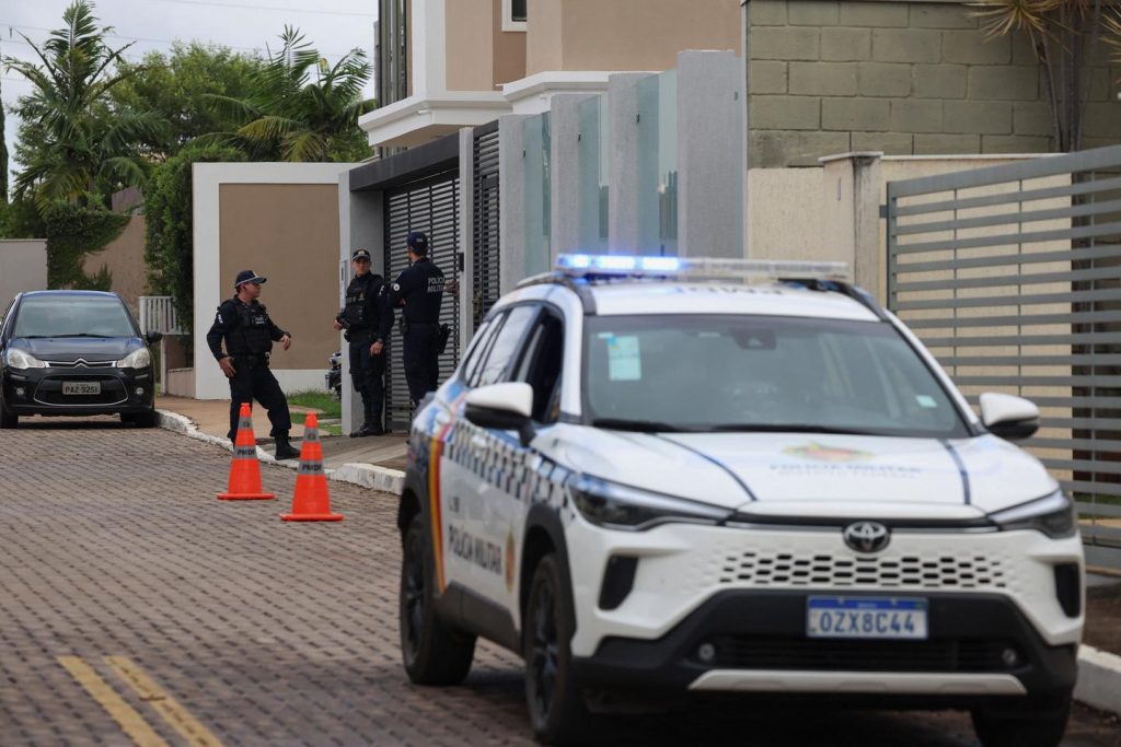 غادر جايير بولسونارو المستشفى متوجهاً إلى مقر إقامته ليقضي عقوبته في المنزل