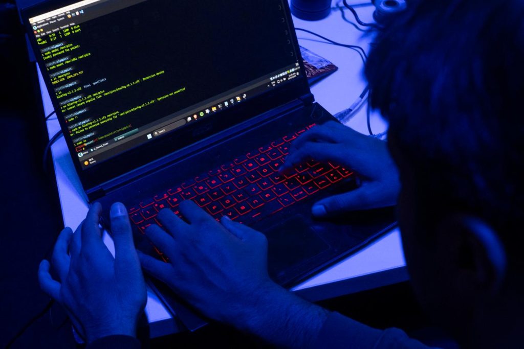 منذ بداية الحرب في إيران، نفذ قراصنة مقربون من طهران هجمات انتهازية محدودة النطاق