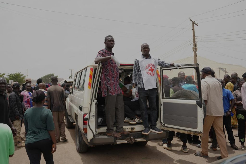 ونحو ثلاثين قتيلاً بعد هجوم أعقبته عمليات انتقامية وسط البلاد