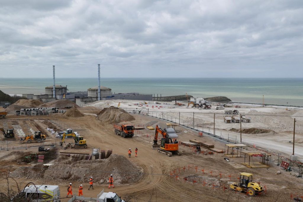 بروكسل تفتح تحقيقا في مساعدات الدولة لبناء ستة مفاعلات جديدة