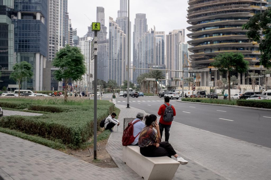 الإمارات تلغي تأشيرات الإقامة للإيرانيين