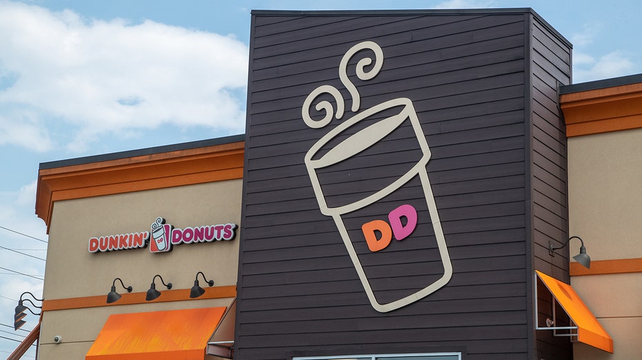 إعلان Dunkin الجديد يثير رد فعل عنيفًا على TikTok