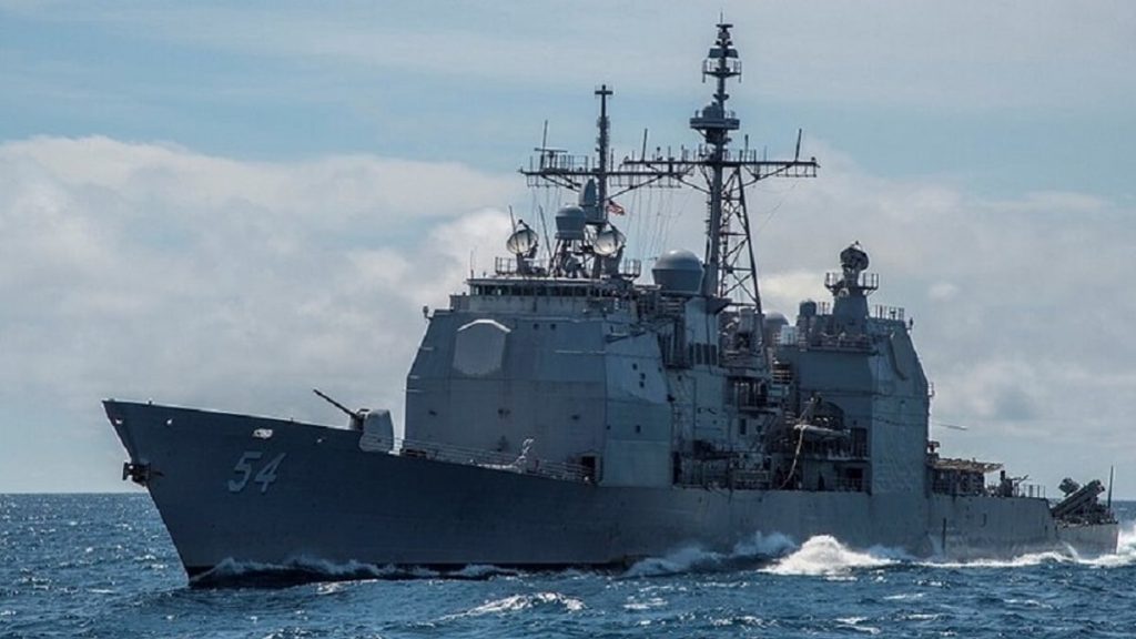 الحرس الثوري الإيراني يعلن استهداف مدمرة أمريكية بالصواريخ في المحيط الهندي