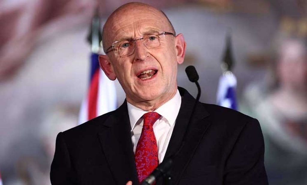 بريطانيا: توضيح الأساس القانوني لقصف إيران مسؤولية الولايات المتحدة