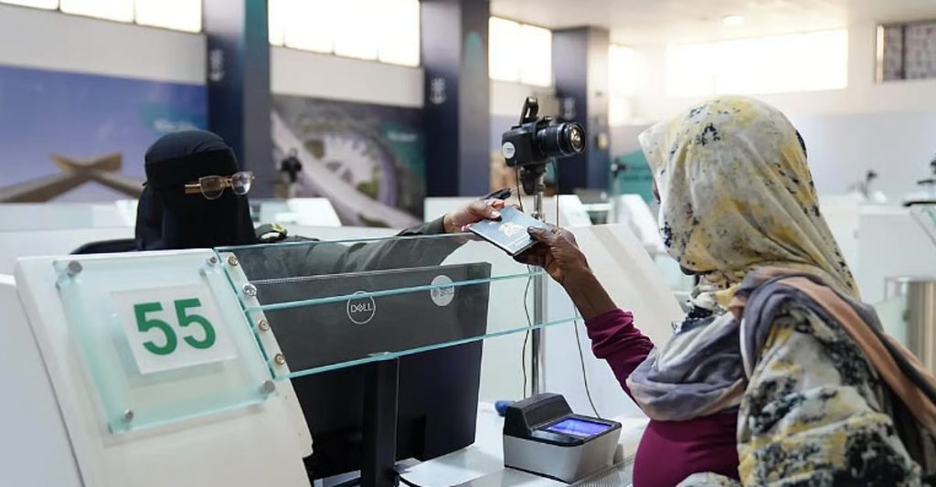 جوازات ميناء جدة الإسلامي تستقبل ضيوف الرحمن القادمين لأداء العمرة خلال رمضان