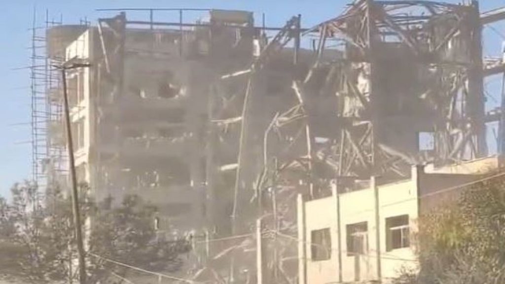 القناة 12: إسرائيل هاجمت 88 عضوا من مجلس الخبراء بطهران أثناء اجتماع لاختيار خليفة خامنئي