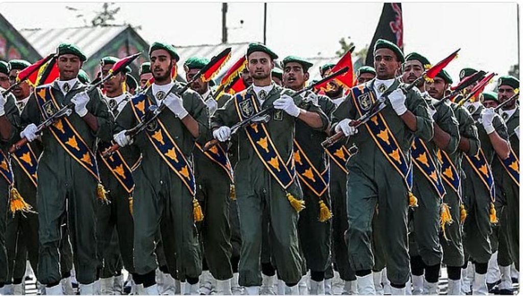 الحرس الثوري الإيراني: سنستمر في هجماتنا طالما استمرت أمريكا في هجماتها