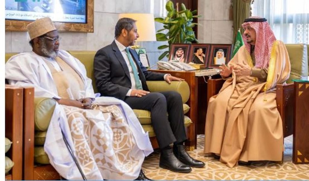 نيابة عن القيادة.. أمير الرياض يستقبل سفير جيبوتي ورؤساء المجموعات الجغرافية المعتمدين لدى المملكة