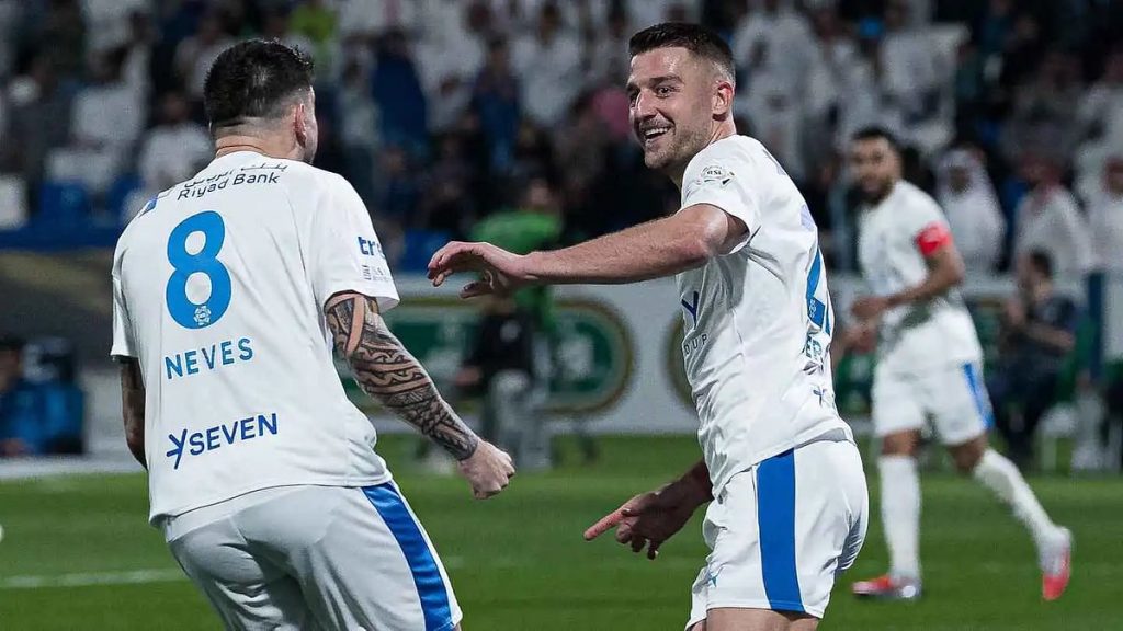 الهلال يحقق فوزًا صعبًا على الفتح ويواصل مطاردة النصر المتصدر