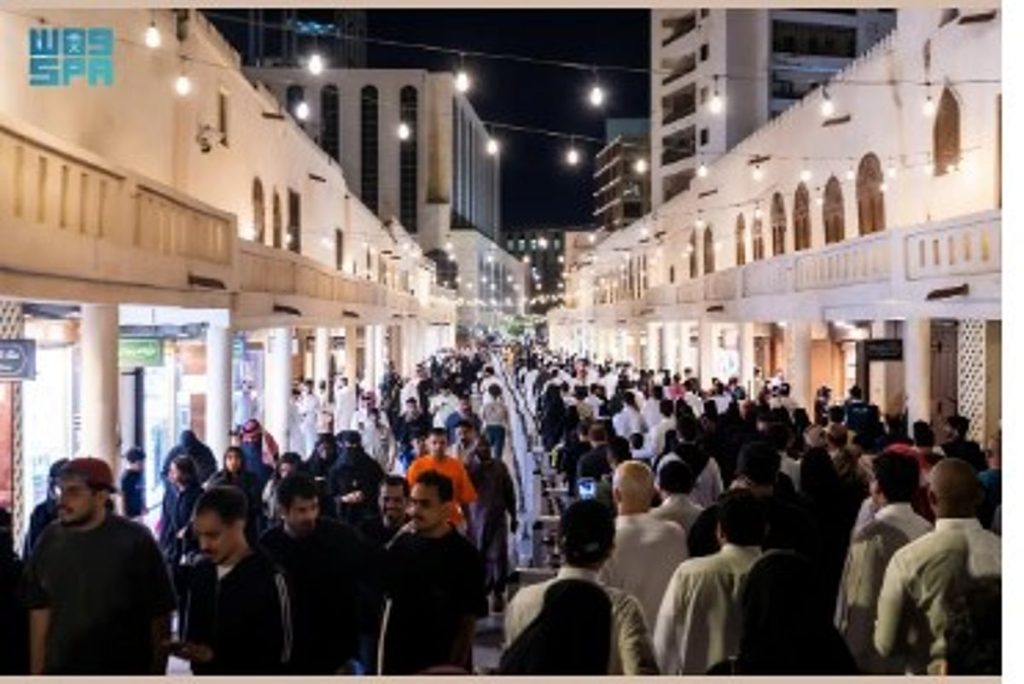 أسواق جدة التاريخية تستقبل المتسوقين استعدادًا لعيد الفطر