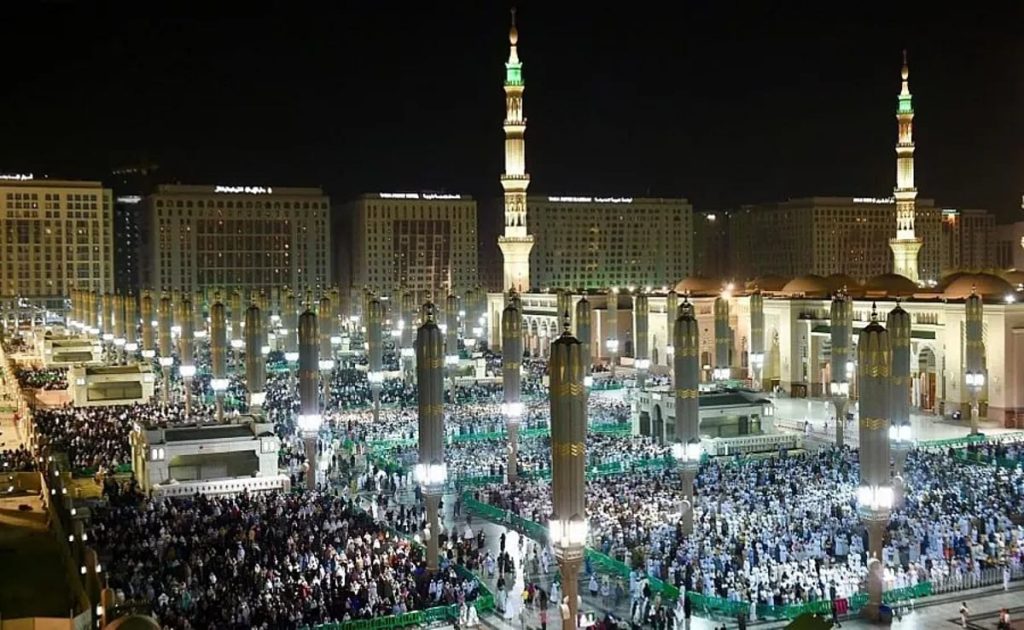 استعدادات مكثفة في المسجد النبوي لاستقبال المصلين ليلة 27 رمضان