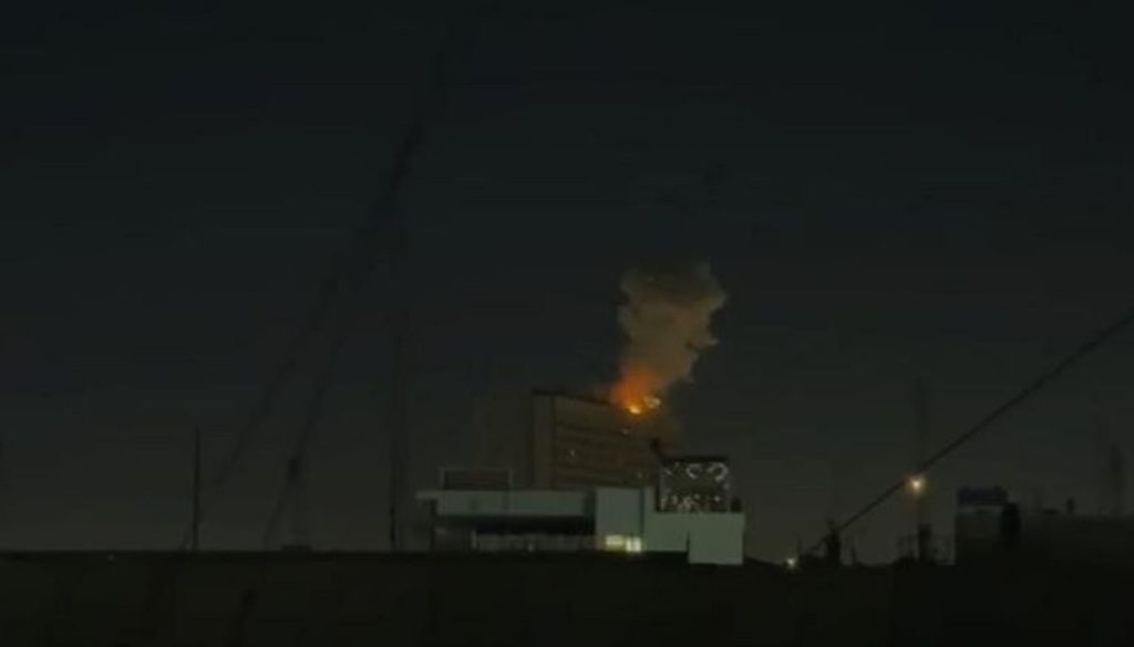 انفجار في المنطقة الخضراء ببغداد واندلاع حريق في فندق الرشيد