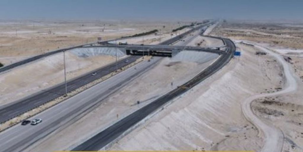 افتتاح جسر الالتفاف للخلف ضمن تطوير طريق الظهران- بقيق