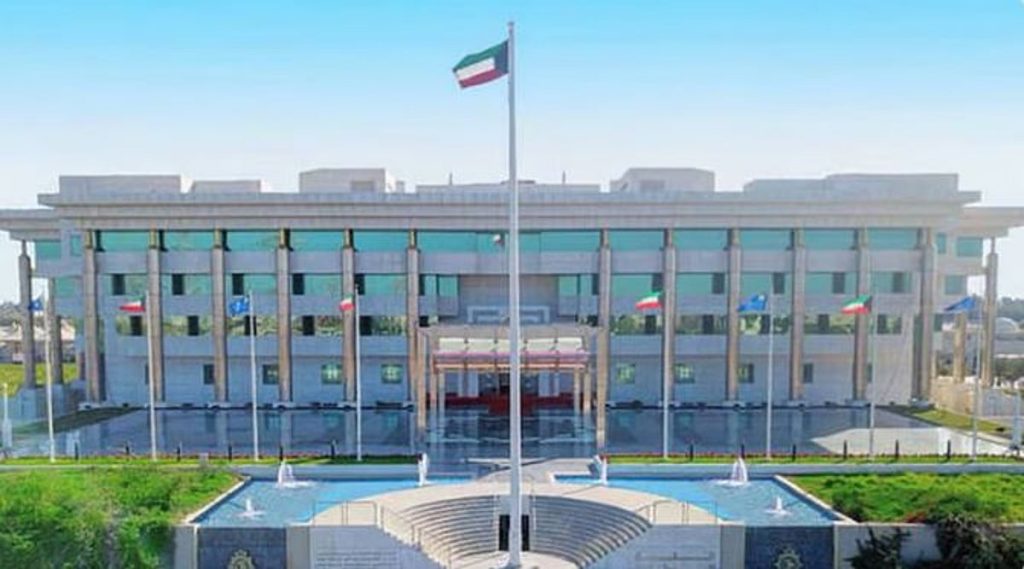 «الداخلية الكويتية»: ما تم تداوله بشأن وجود تهديد أو حادث أمني في أحد المجمعات التجارية غير صحيح
