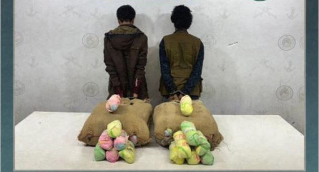 القبض على مخالفين من الجنسية اليمنية والإثيوبية لتهريبهما القات بجازان وعسير