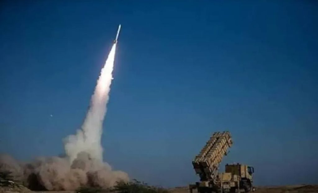 إصابة 5 أشخاص بسقوط شظايا صاروخ بمحيط مناطق خليفة الاقتصادية بالإمارات