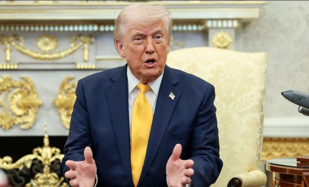 سيناتور أمريكي يرفض طلب تمويل الحرب ضد إيران بـ 200 مليار دولار: غير قانونية وغير دستورية