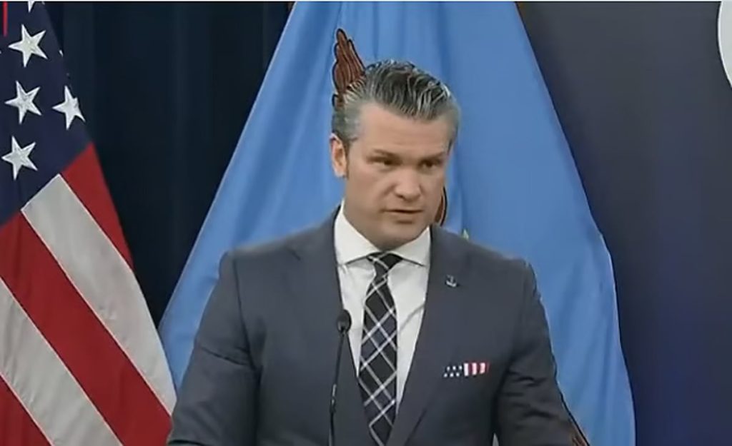 وزير الحرب الأمريكي: الأيام المقبلة في إيران حاسمة.. وضربات أقوى حال رفض الاتفاق