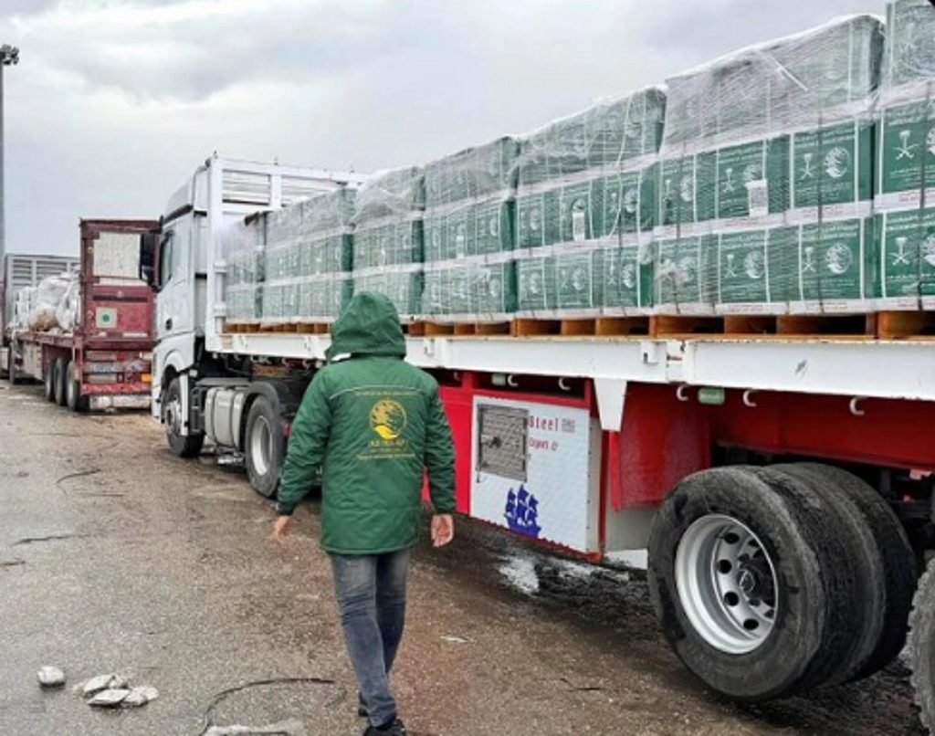 المملكة تواصل توزيع السلال الغذائية جنوب قطاع غزة