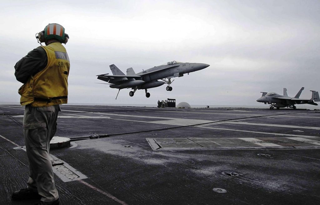 الجيش الأمريكي: تدمير 17 سفينة وغواصة إيرانية وقصف قرابة 2000 هدف