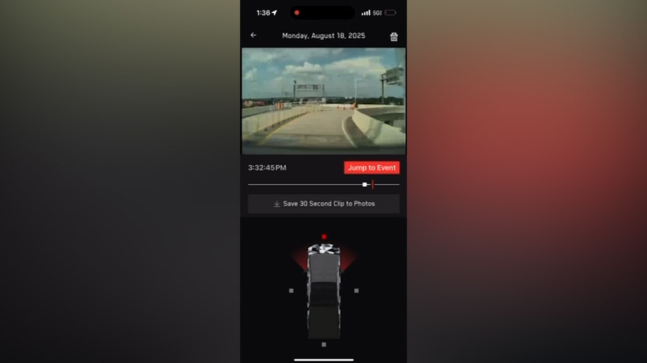 لقطات التطبيق لقيادة Cybertruck