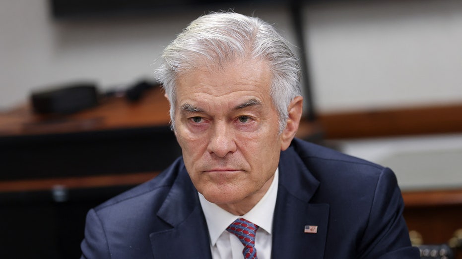 الدكتور محمد أوز خلال مؤتمر صحفي حول منع الاحتيال