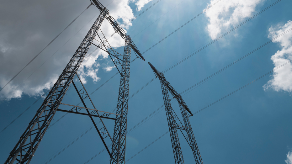 أبراج نقل الطاقة تظهر في أوستن، تكساس.