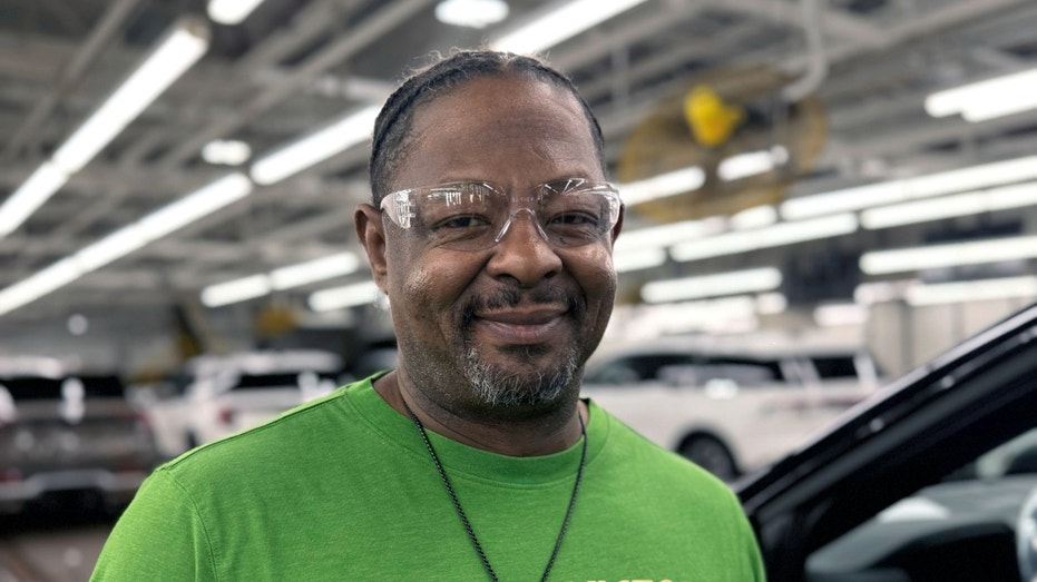 موظف فورد أدولفوس هاربر.