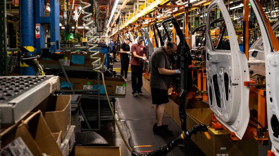 تصنيع السيارات