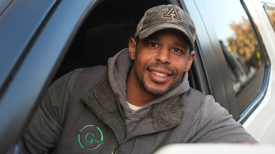 أنتوني دوجلاس من لوحة جرينواي