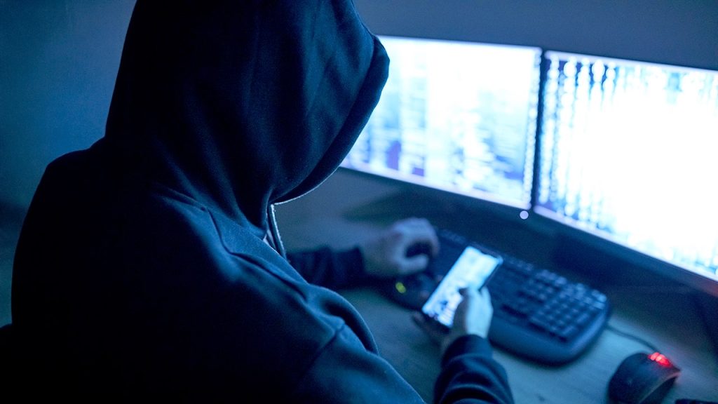 يتصدر الاحتيال في مجال العملات المشفرة تقرير الجرائم السنوي الذي يصدره مكتب التحقيقات الفيدرالي حيث يخسر الأمريكيون المليارات بسبب عمليات الاحتيال