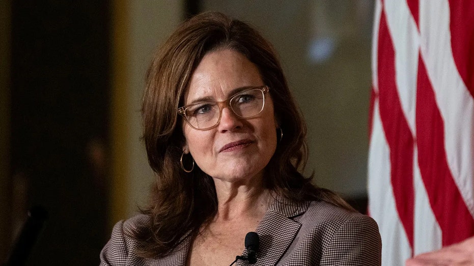 القاضية إيمي كوني باريت في مكتبة نيكسون