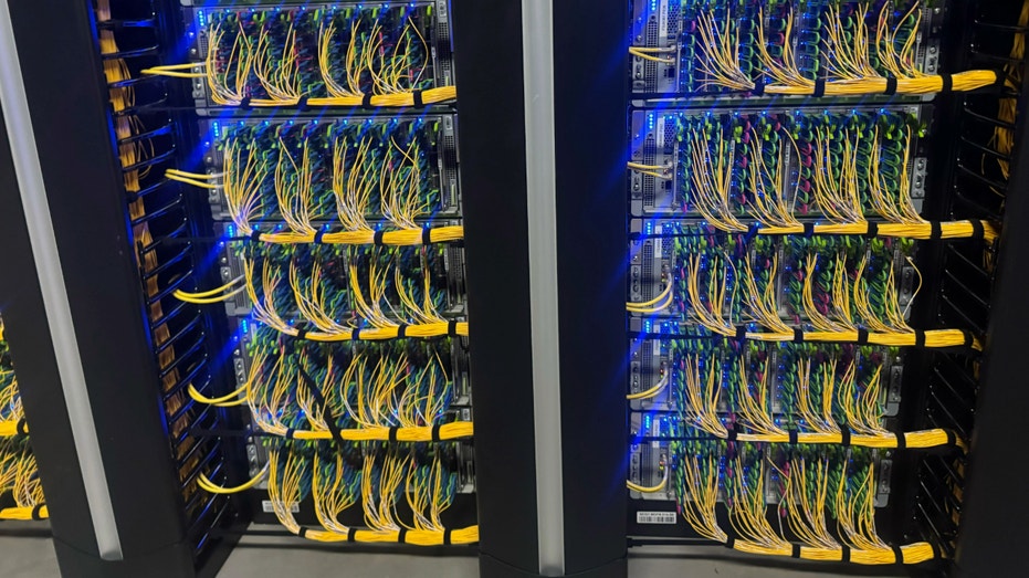 التكنولوجيا في مركز بيانات Meta’s Stanton Springs.