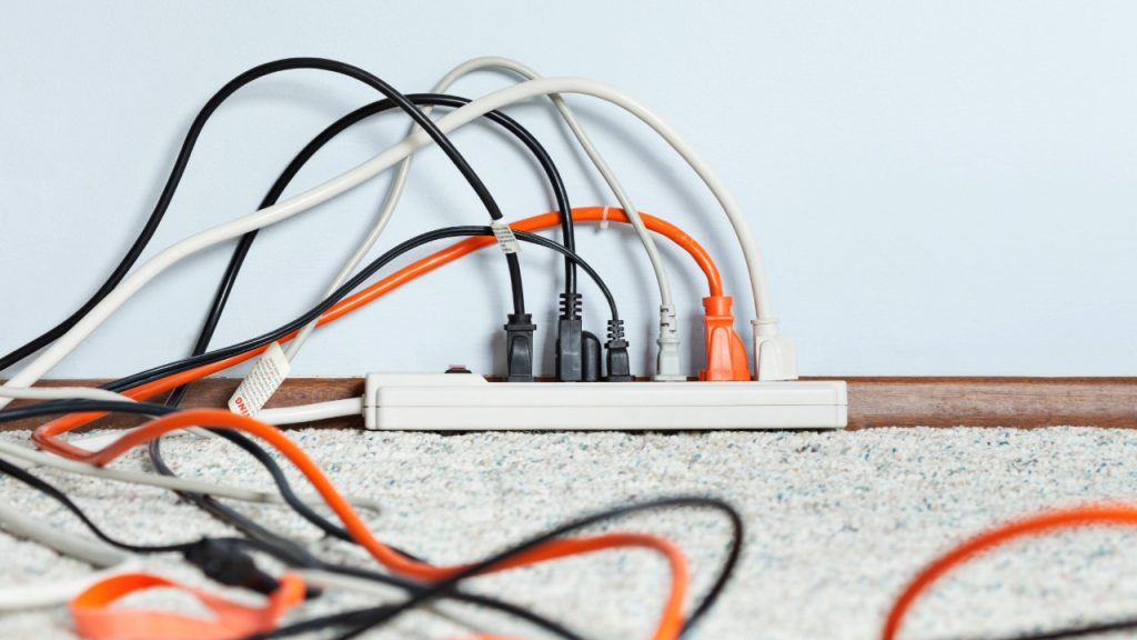 سحب شرائح الطاقة المباعة على أمازون بسبب خطر الحريق، وحث المستهلكين على التوقف عن استخدامها “على الفور”