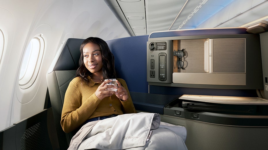 امرأة على متن رحلة طيران يونايتد.