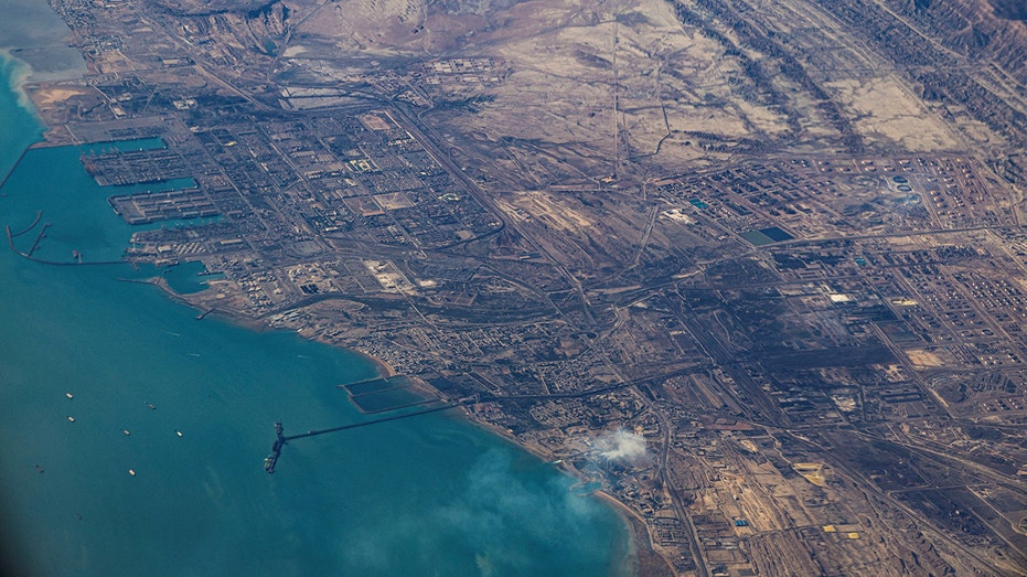 منظر جوي لميناء الفجيرة بدولة الإمارات العربية المتحدة في مضيق هرمز