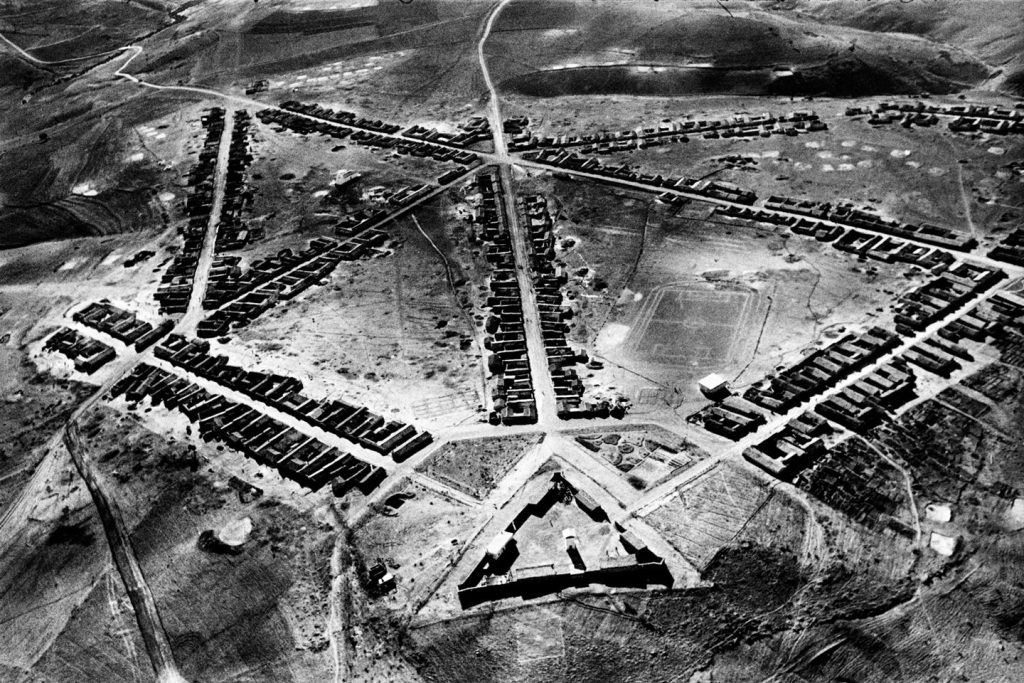 الذاكرة المدفونة لمعسكرات إعادة تجميع الحرب الجزائرية