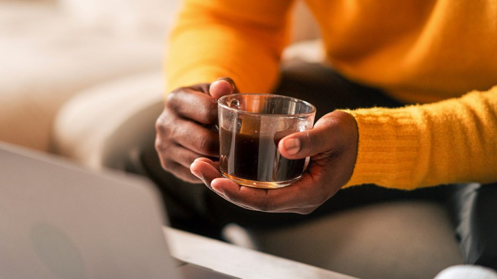 الكافيين دون الشعور بالذنب: كيف تفوز شركة Cambio Roasters بالحرب على كبسولات القهوة البلاستيكية ذات الاستخدام الواحد