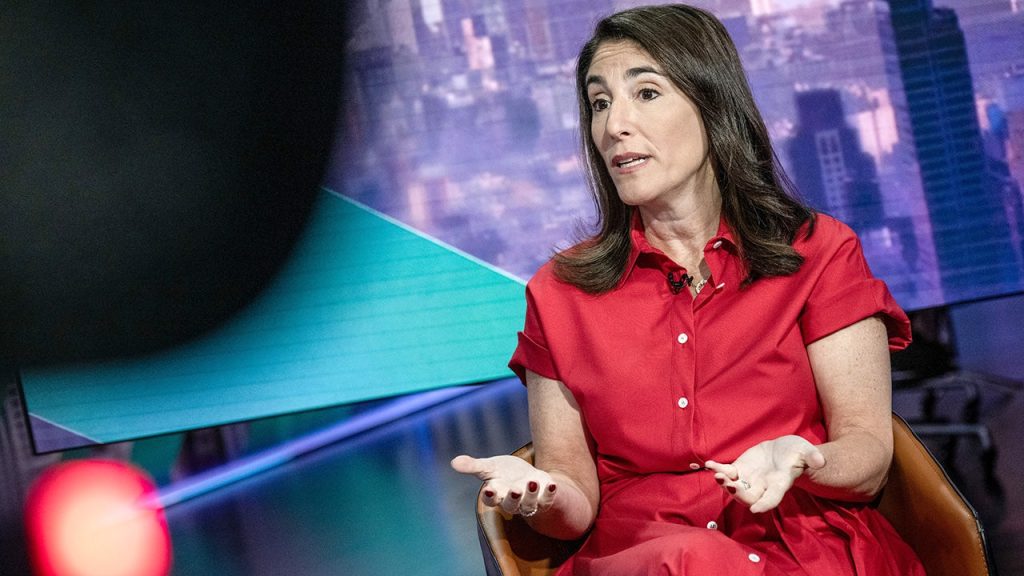 مسؤول بنك الاحتياطي الفيدرالي يقول إن رفع أسعار الفائدة ممكن مع ارتفاع أسعار الغاز والتضخم