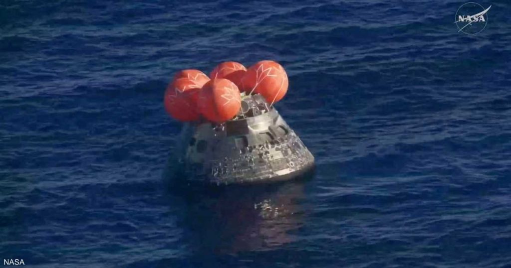 فيديو.. هبوط رواد “أرتيميس 2” في مياه المحيط الهادئ