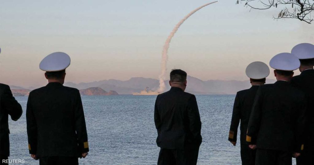 زعيم كوريا الشمالية يشرف على اختبار صواريخ جديدة