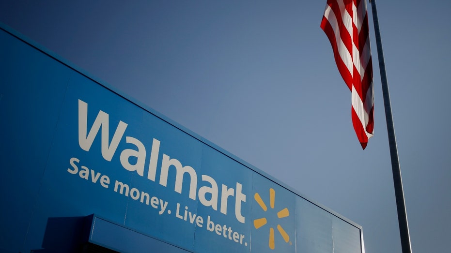 شعار Walmart على مقرها الرئيسي في أركنساس
