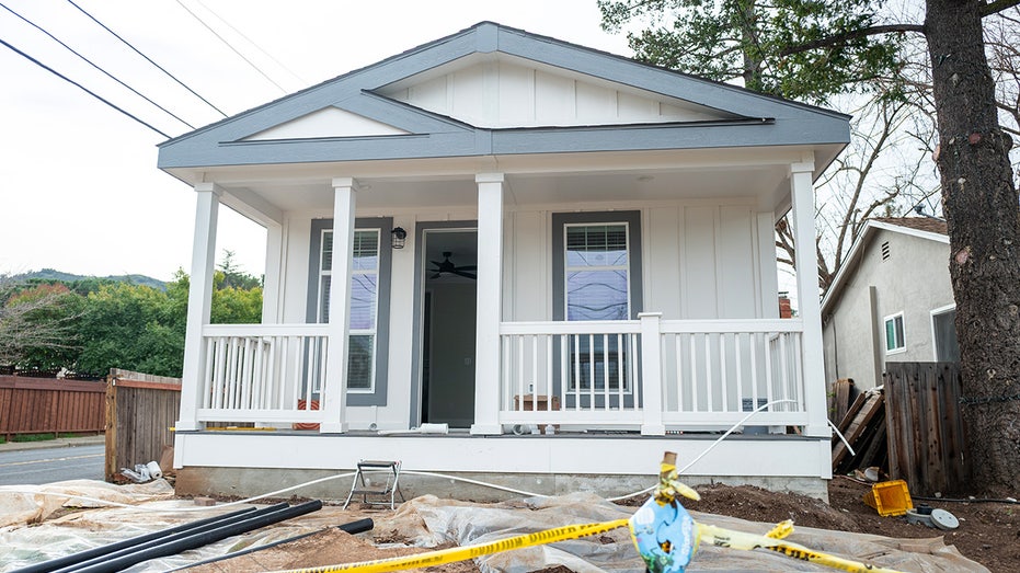 ADU قيد الإنشاء في كاليفورنيا