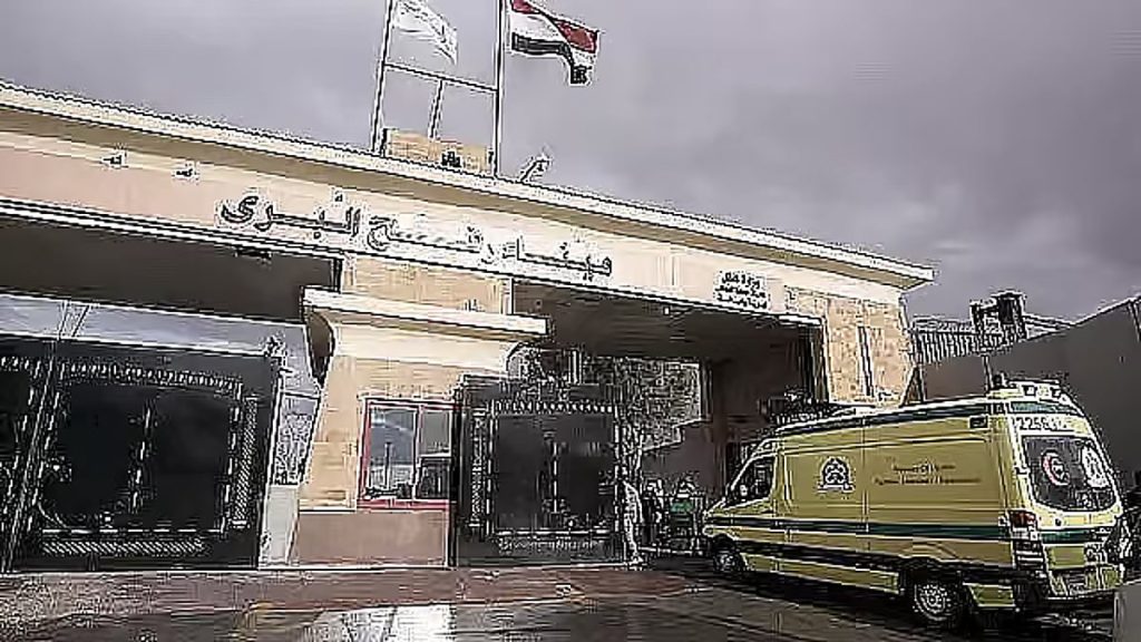 معبر رفح البري يستقبل دفعة جديدة من الفلسطينيين العائدين إلى غزة