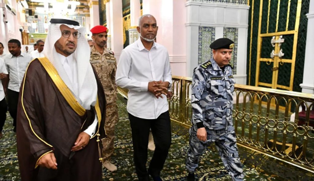 رئيس المالديف يزور المسجد النبوي