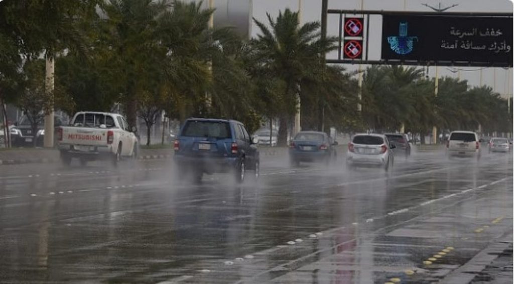 طقس السبت: أمطار رعدية غزيرة ورياح نشطة على عدة مناطق