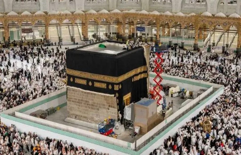 بدء الصيانة الدورية للكعبة المشرفة للحفاظ على العناصر المعمارية