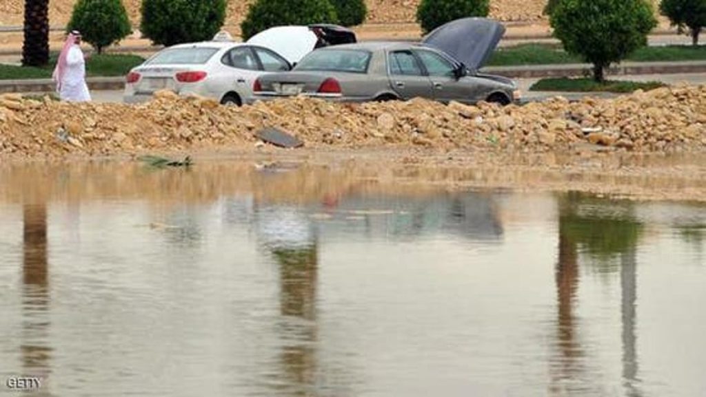 «الدفاع المدني» تدعو للابتعاد عن الأودية ومواقع تجمع المياه عند هطول الأمطار
